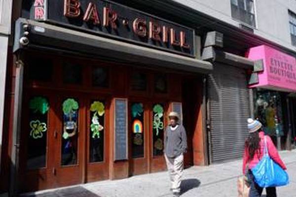 Coronavirus: Irish bartenders in New York pack up and return home