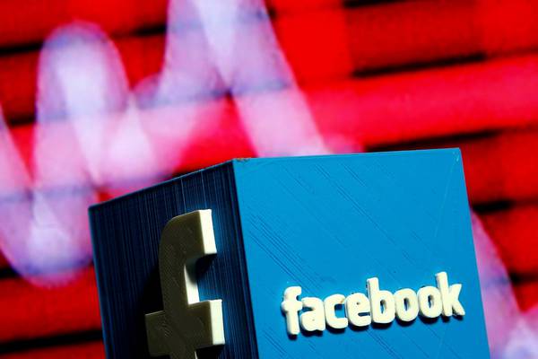 Facebook forecasts rising ad sales despite dip in usage