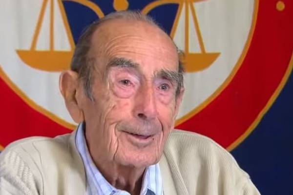 Prince Leonard, who seceded from Australia to form micronation, dies aged 93