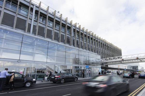 Dublin Airport to stop cars picking up passengers outside terminals