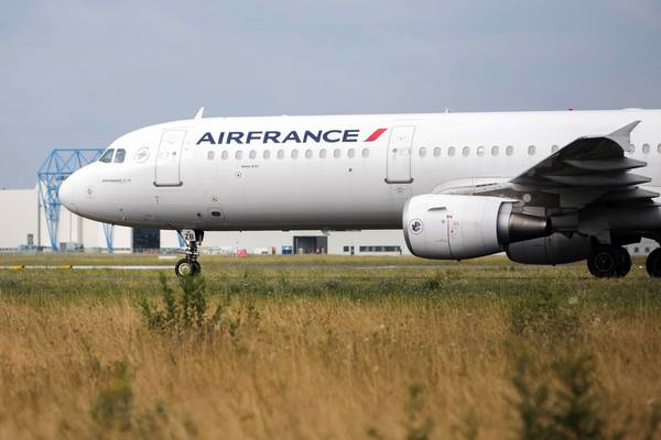 Air France-KLM narrows losses as bookings begin to recover