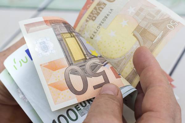 Euro down against all major currencies after ECB minutes released