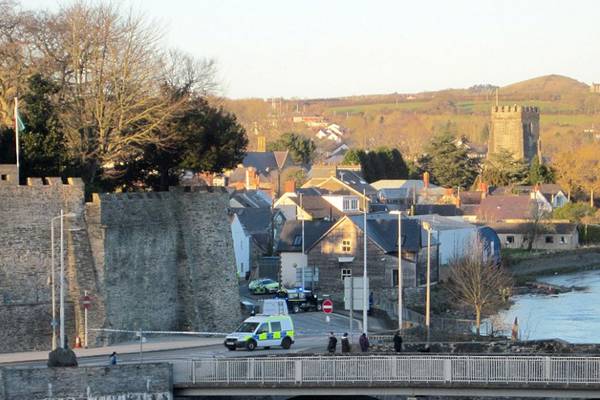 Girl (2) dies after being taken from car found in Welsh river