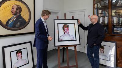 David Bowie ‘Aladdin Sane’ photograph gifted to V&A museum