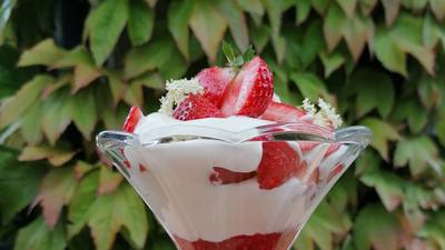 Not much makes me happier than this summery strawberry sundae