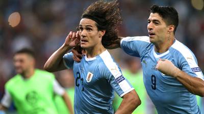 Cavani pounces against Chile to give Uruguay top spot