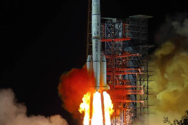Chinese spacecraft makes first-ever landing on far side of moon