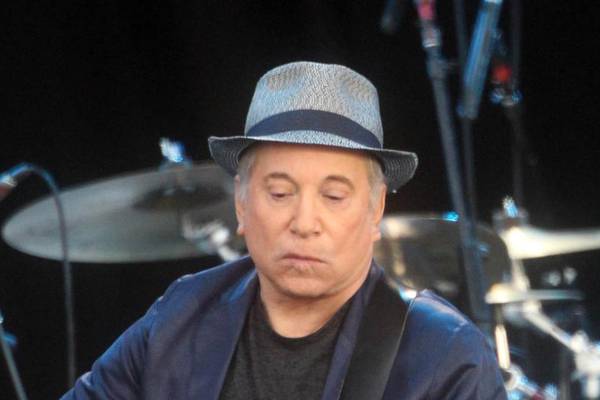 Paul Simon announces that he is to quit touring