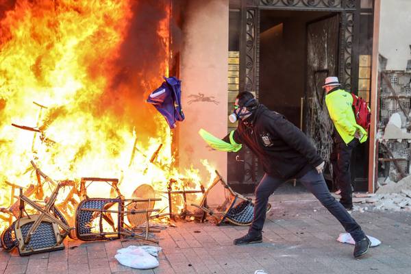 Bank burns, shops ransacked as Paris yellow vests regroup