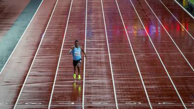 Isaac Makwala beats the clock to book place in 200m semis