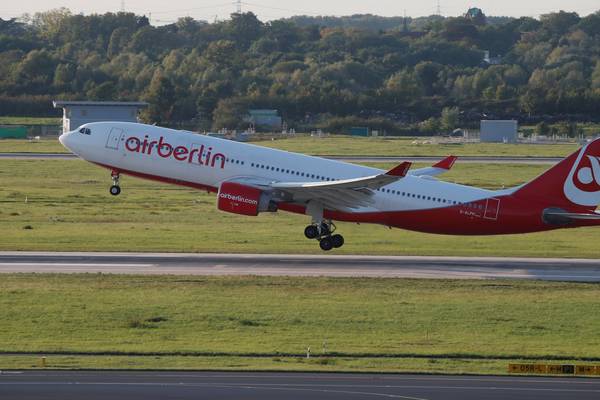 Air Berlin cancels 100 flights after 200 pilots call in sick