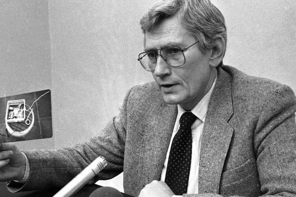 Moyna Transgression – Frank McNally on the Seamus Mallon memoirs and hitchhiking in the 1980s