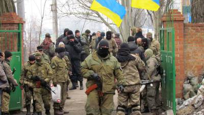 Ukraine rebels and government forces  battle near Donetsk