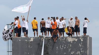 Coronavirus: Packed Brazilian jails lead to fears of calamity