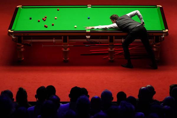 Mark Selby takes control in second session of final against Shaun Murphy