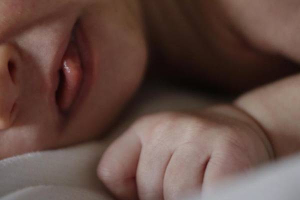 How you may be harming your baby with night-time feeds