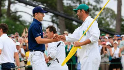 Former schoolteacher caddy helps Spieth dish out golfing lesson