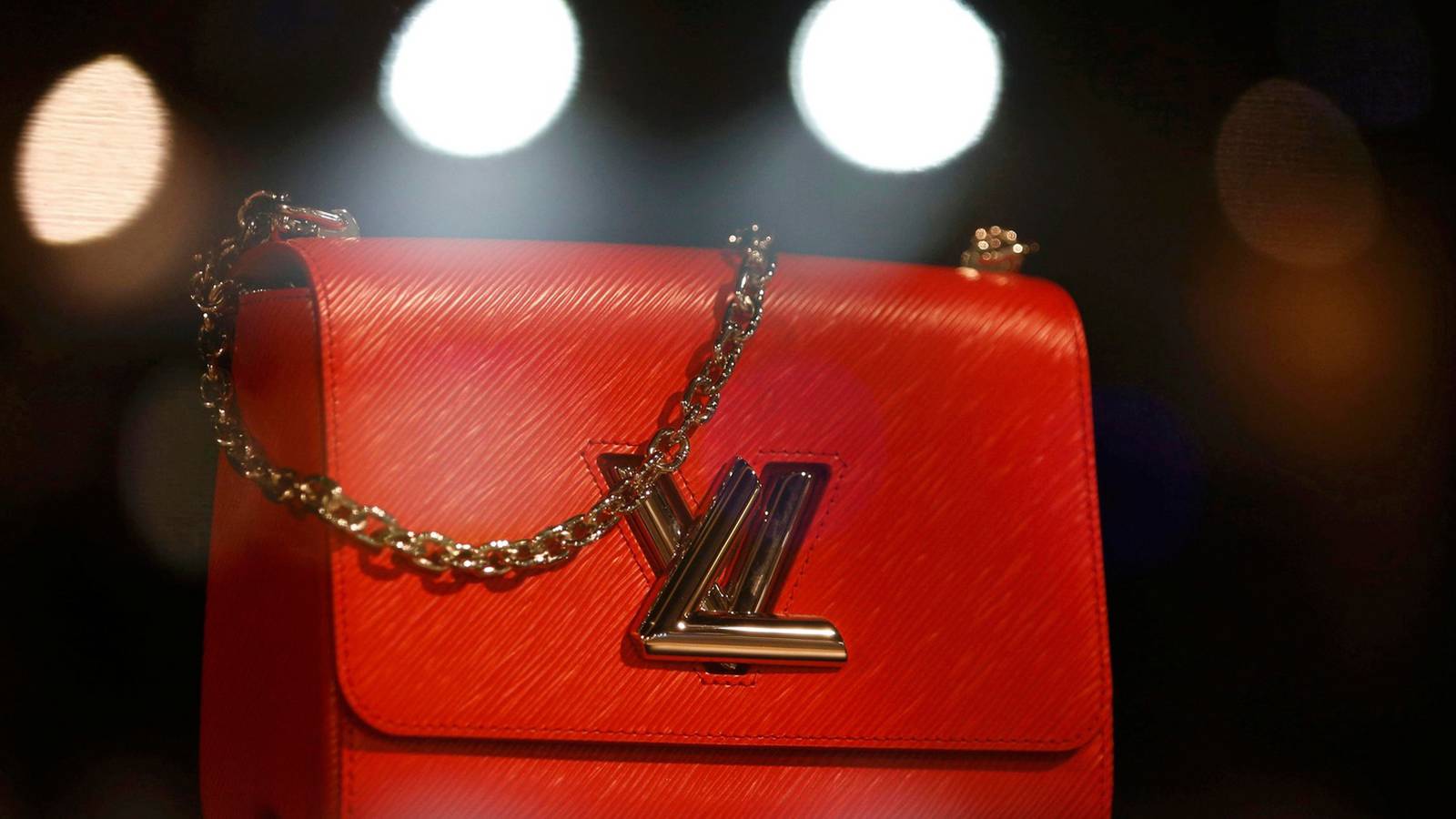 Luxury takes off: analysts raise LVMH and Kering's target prices -  LaConceria