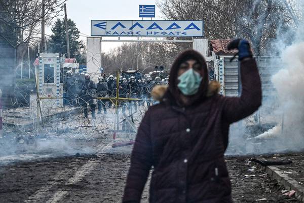 Greek police fire teargas to push back migrants at Turkish border