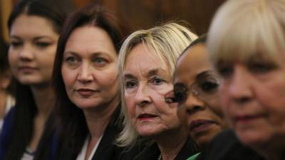 Prosecutors ask court to convict Pistorius of murder
