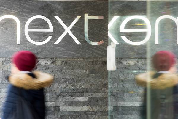 Retailer Next sees profit edge lower on falling store sales