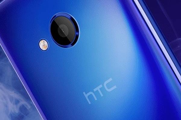 HTC U Play looks the part but faces tough competition