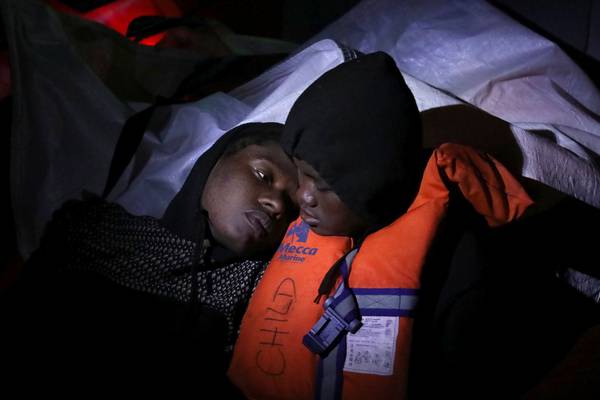 Close to 1,000  migrants rescued from leaky vessels in Mediterranean