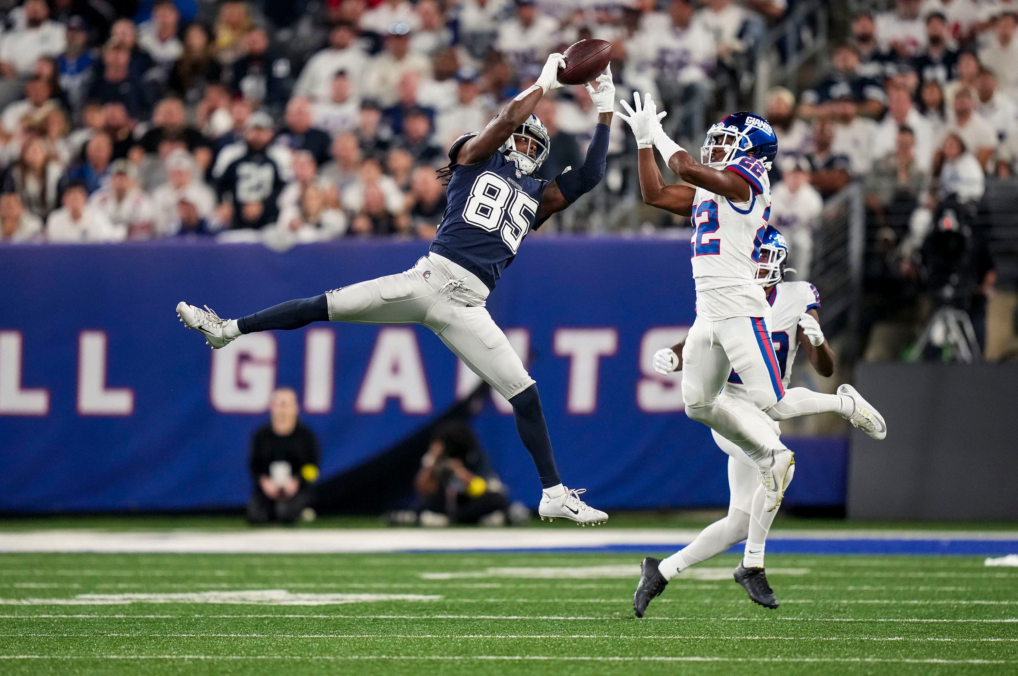 CeeDee Lamb Goes UP for 124 Yds vs. Giants