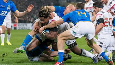 France get off the mark as they stretch clear of desperate Italy