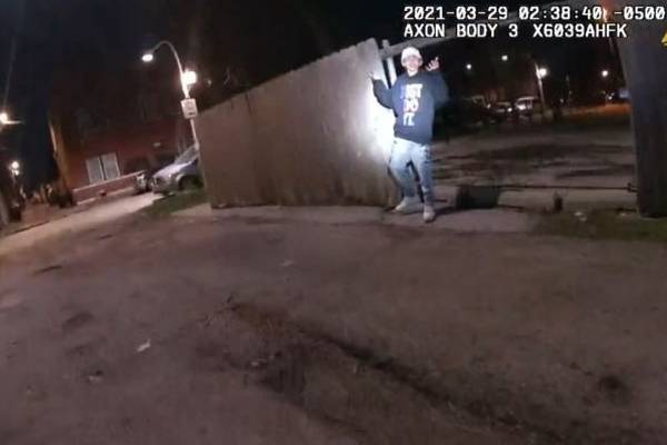 Chicago releases body-cam footage of police shooting Adam Toledo (13)
