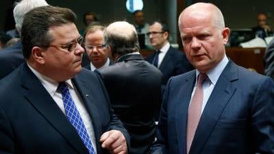 EU foreign  ministers split on  Syria arms embargo