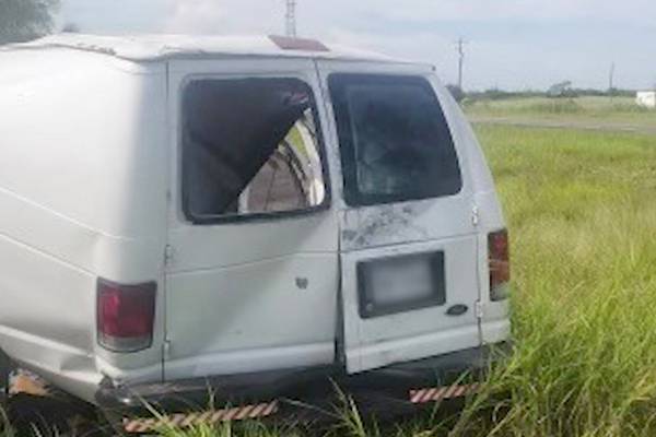 At least 10 people die after van carrying migrants crashes in Texas