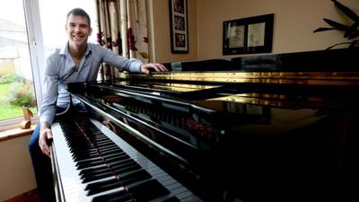 Former Sligo footballer playing piano in all 32 counties