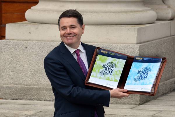 Paschal Donohoe sets €13,000 as entry level for USC payment