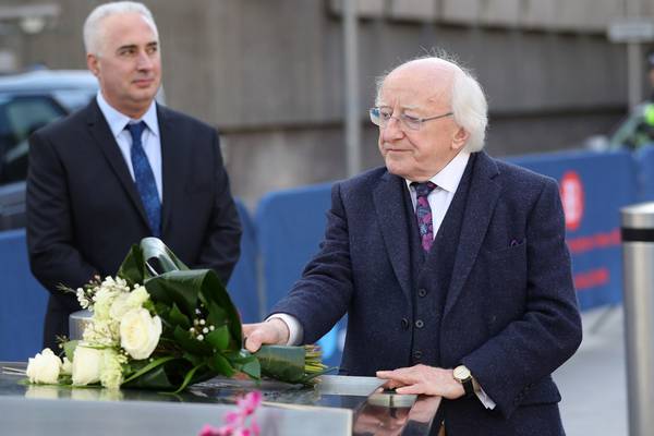 President visits memorial to victims of Birmingham bombings