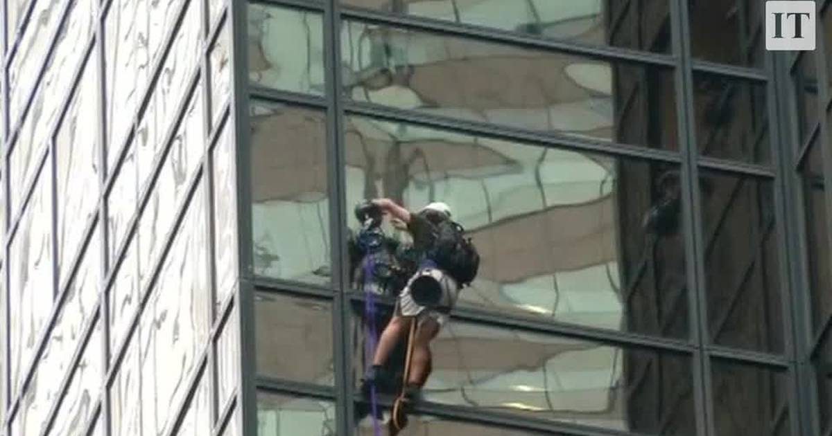 Trump Tower Climber Grabbed By Police 21 Floors Up The Irish Times