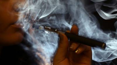 WHO calls for  ban on e-cigarettes for minors