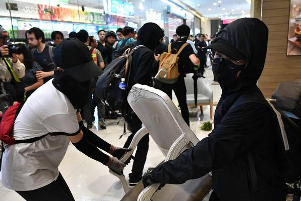 Hong Kong: Violence spills on to streets after arrest of politicians