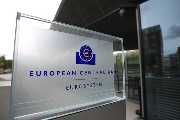ECB sticks to easy money pledge despite better growth