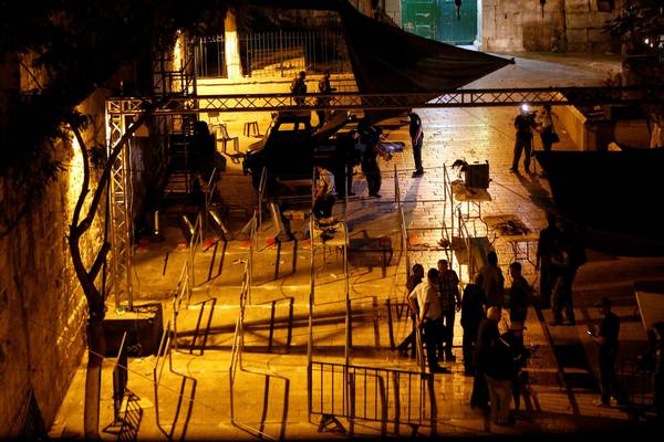 Israel removes metal detectors from Jerusalem holy site