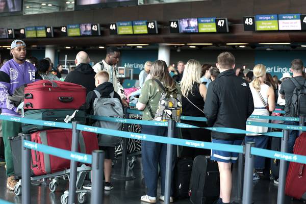 Aer Lingus passengers report few problems as pilots’ action begins