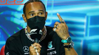 Hamilton stands his ground in row with FIA over jewellery ban