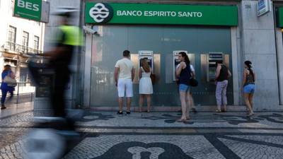 Portugal tries  to reassure bank customers