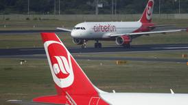 Air Berlin to hold carve-up talks with Lufthansa and easyJet