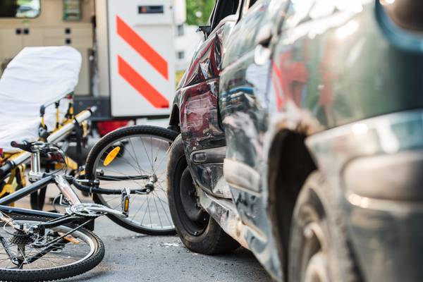 Almost 70% of cyclists without helmet at time of head trauma