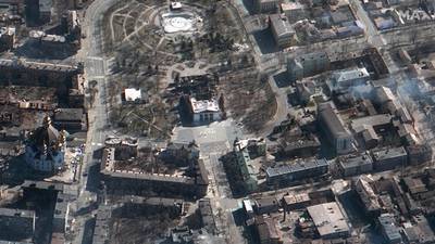 Mariupol theatre bombing killed 300, Ukrainian officials say