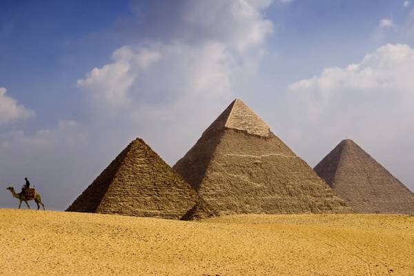 Roadside bomb injures at least 17 tourists on bus near Giza pyramids