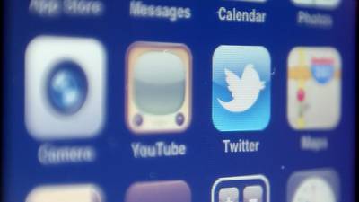 US SEC says companies may announce key data on social media