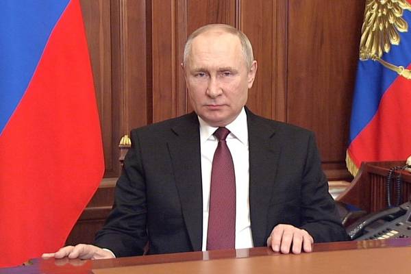 Putin justifies war in menacing speech as Zelenskiy appeals for peace