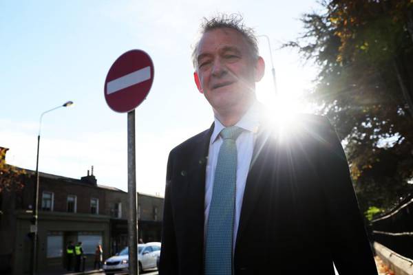 A taxi man explained why Peter Casey would be a great president